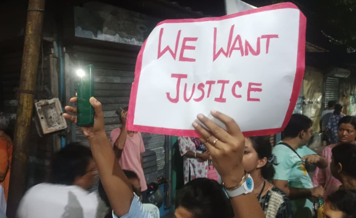 Women take part in candlelight vigil at College Street, Kolkata