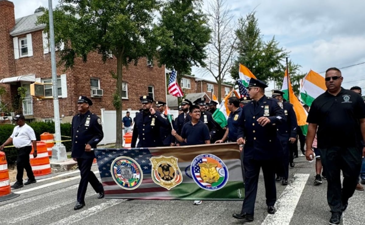 NYPDs ceremonial unit marched down Hillside Avenue for the 9th Annual Queens India Day Parade