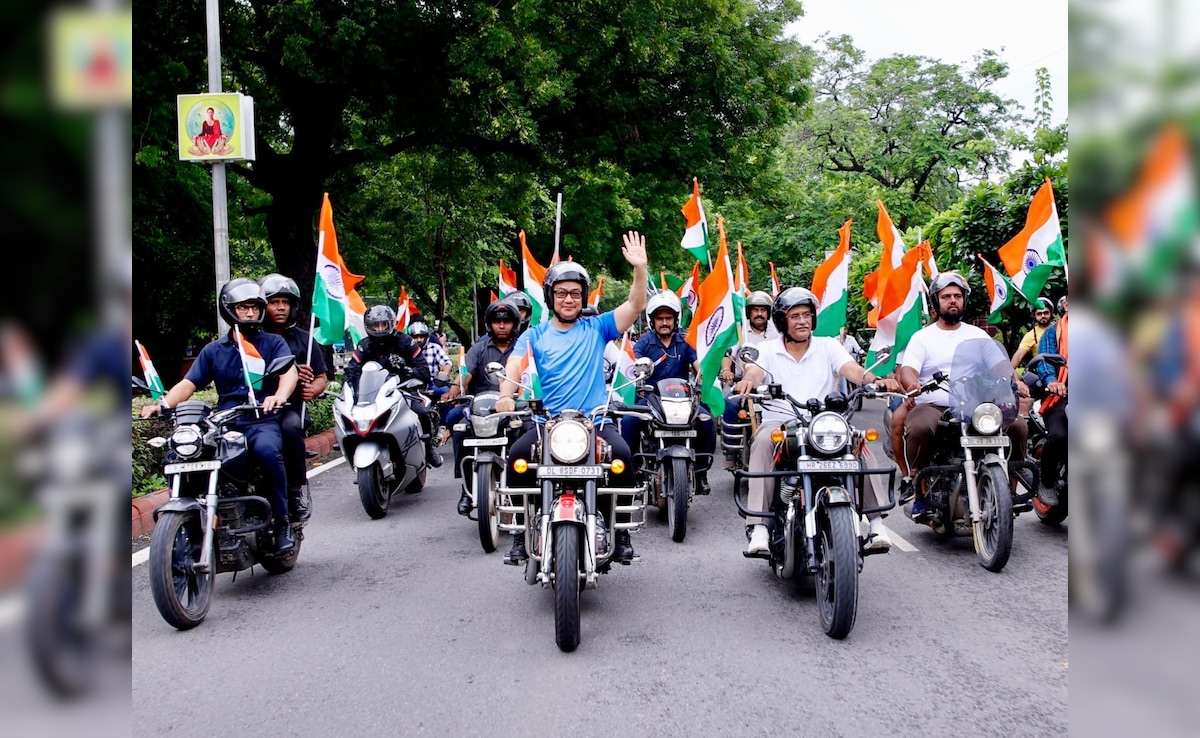 Union Minister Kiren Rijiju took part in Har Ghar Tiranga Bike Rally of MPs in Delhi