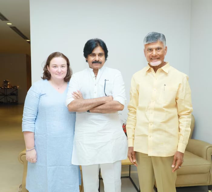 Pawan Kalyan N Chandrababu Naidu