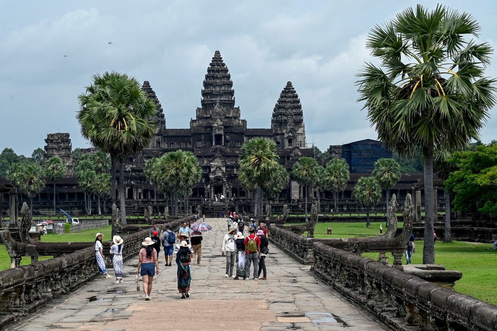 Tourists visit the Angkor Wat temple complex in Siem Reap province in Cambodia (AFP Photo)